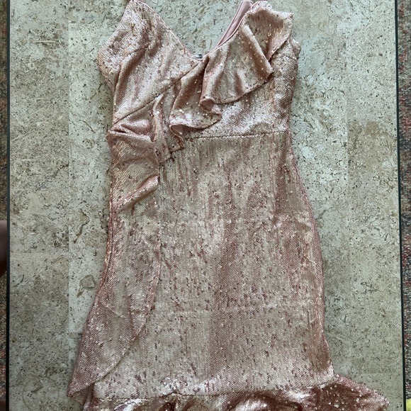 Clementina rose gold sequin ruffled body con dress - Picture 4 of 5